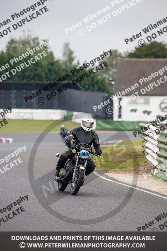 Vintage motorcycle club;eventdigitalimages;mallory park;mallory park trackday photographs;no limits trackdays;peter wileman photography;trackday digital images;trackday photos;vmcc festival 1000 bikes photographs